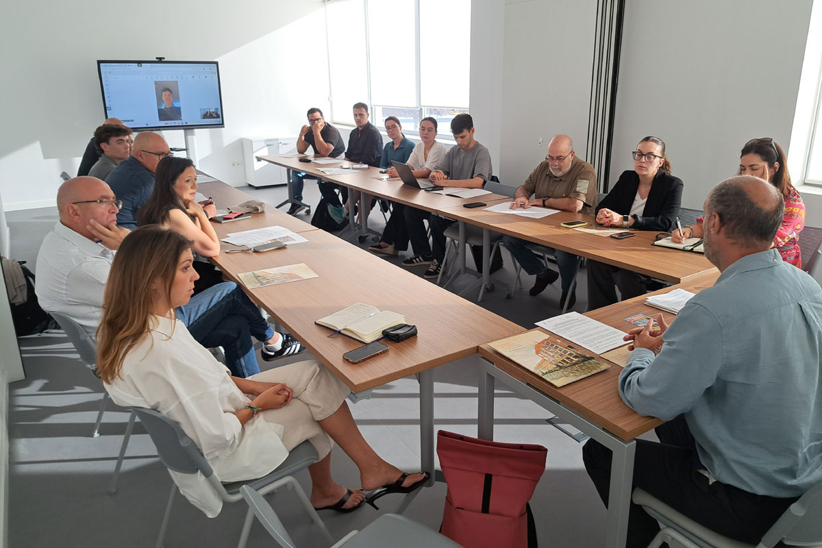 Presentación a las empresas en el CEBT
